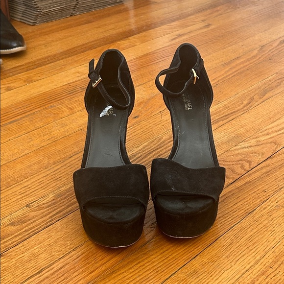 Michael Kors Elegant Suede Black Wedge Sandals - Picture 4 of 6